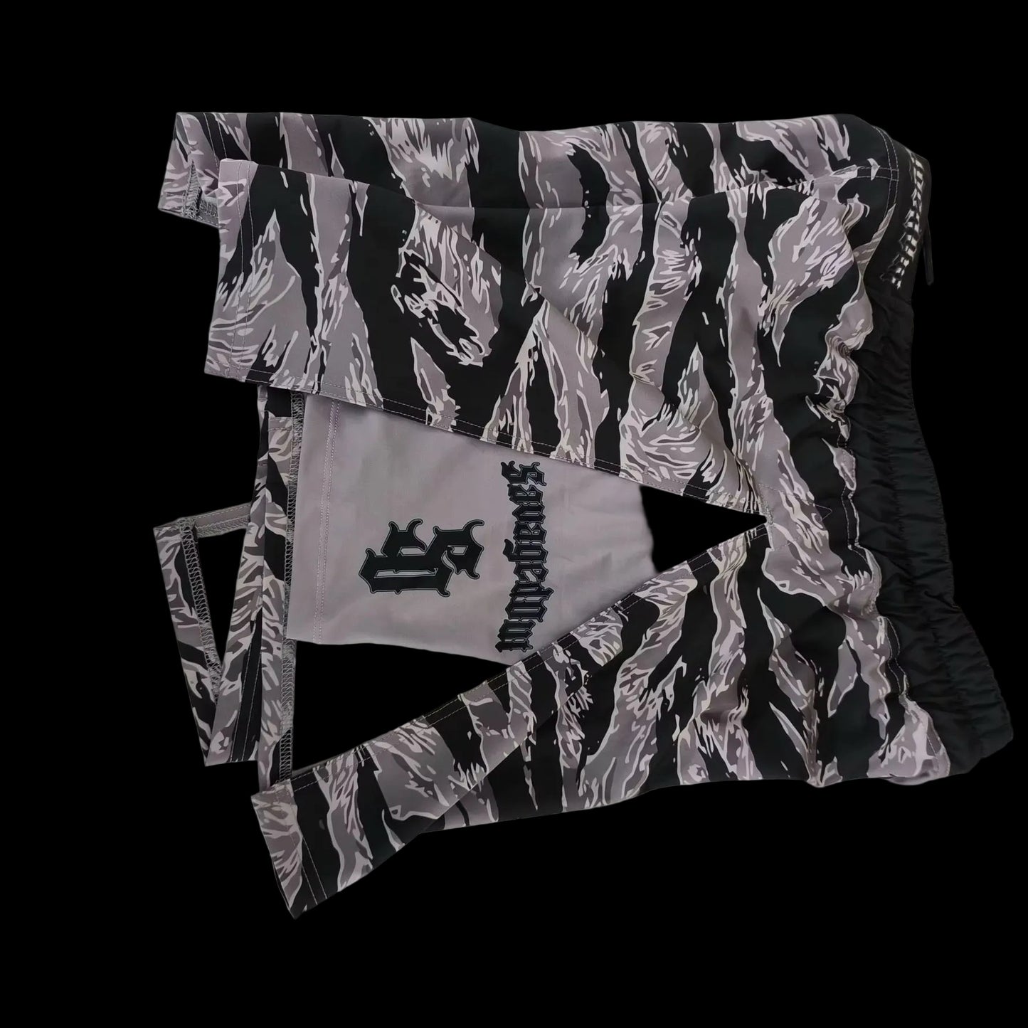 Savagedout - tiger knee shorts